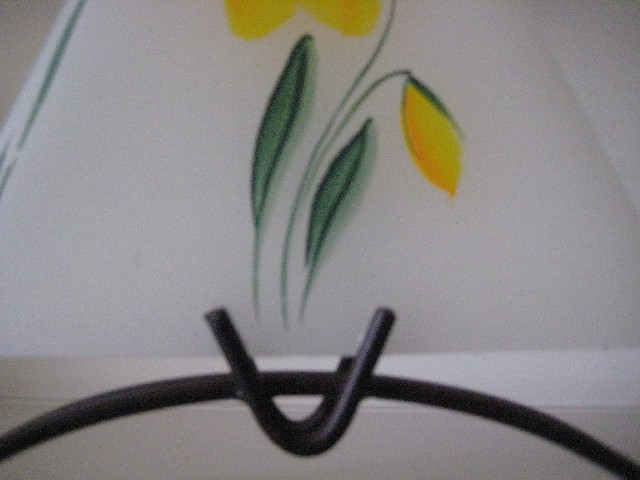 Malovaná svíčka se stojánkem'Narcis'Barva:bílá,Rozměr:v-16-š-15cm