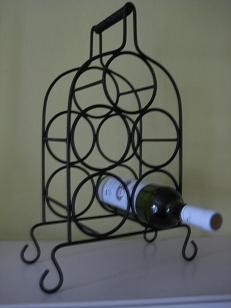 Stojan na víno,barva hnědá,materiál-kov,rozmě