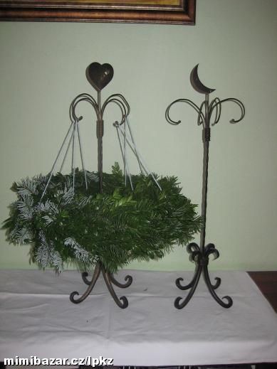 Stojánek kovaný,v-56cm.