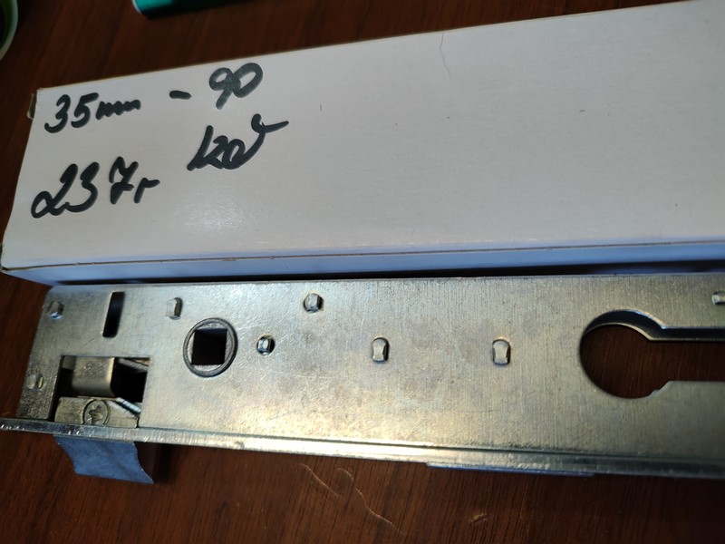 Zámek úzký se zobáčkem 35x90